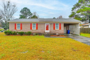 Pet-Friendly Home with Deck and Yard in Winterville